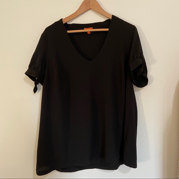 Modcloth Tops - ModCloth v neck blouse black
